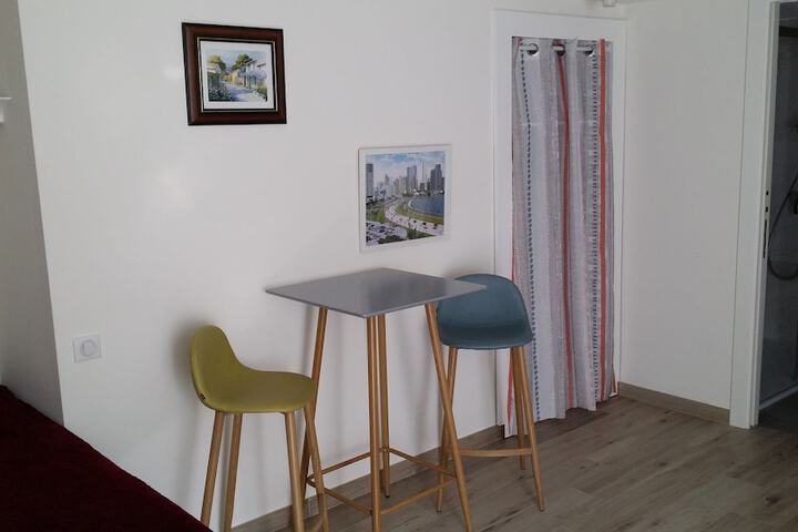 Room 5 of 32