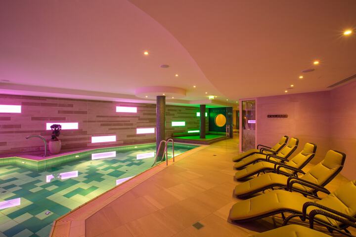 Pools & Facilities