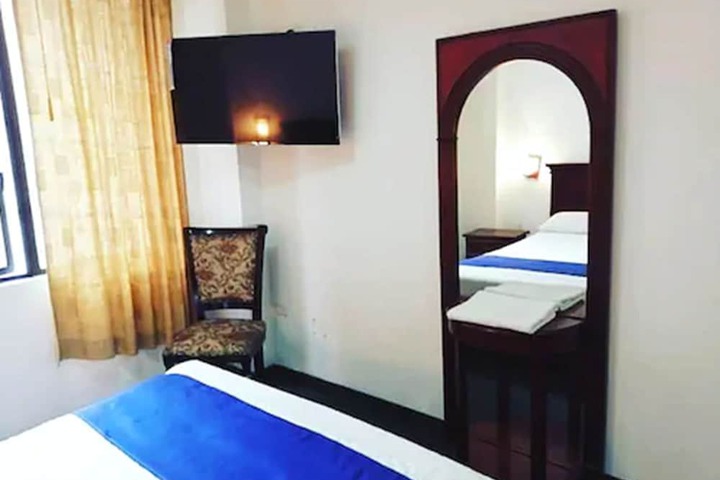 Room 4 of 13