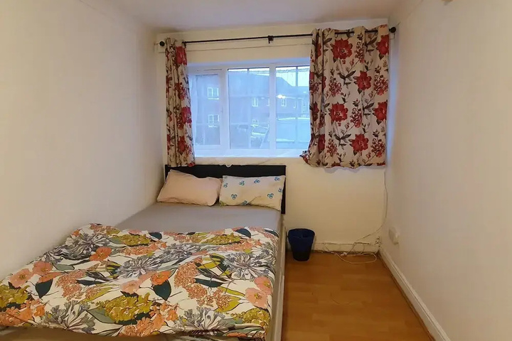 Room 5 of 12