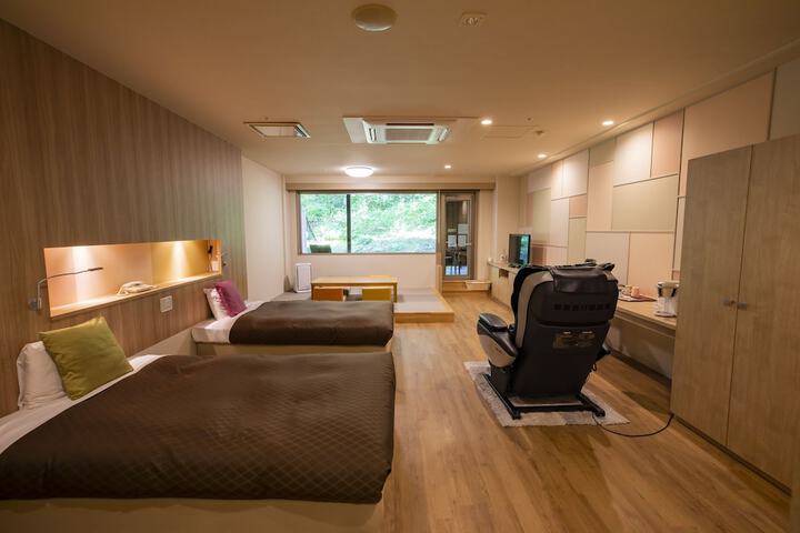 Room 41 of 240