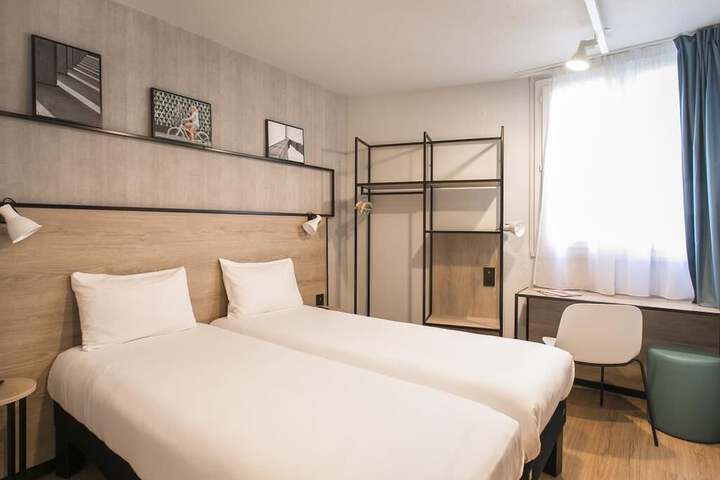 Room 40 of 132