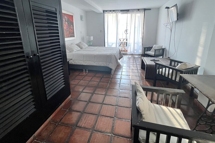 Room 4 of 13