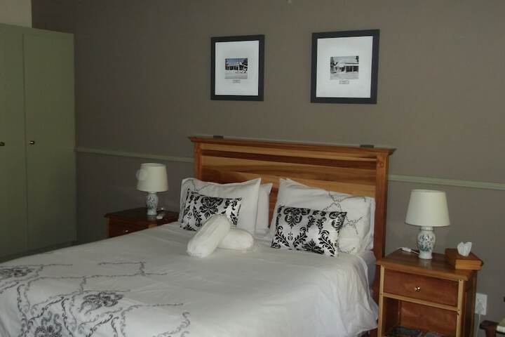 Room 5 of 52