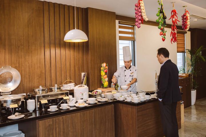 Dining 84 of 100