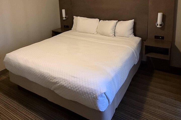 Room 32 of 48