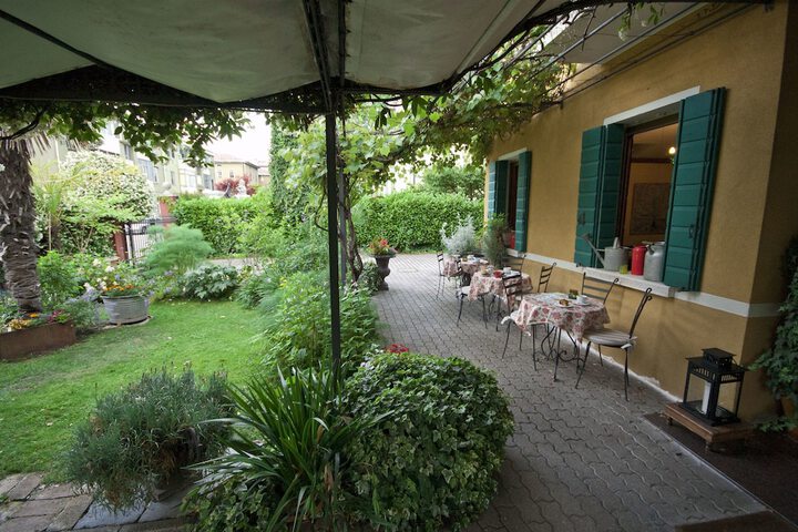Hotel Exterior 33 of 35