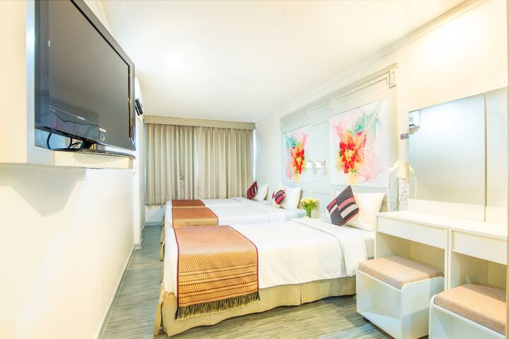 Room 9 of 33
