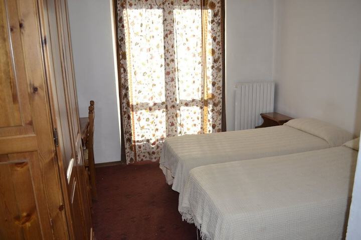 Room 4 of 13