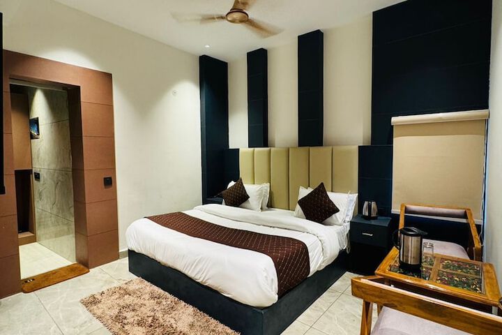 Room 7 of 19