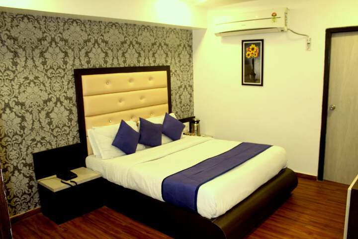 Room 10 of 28