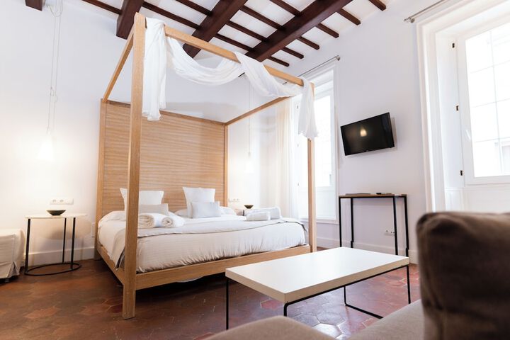 Room 9 of 18