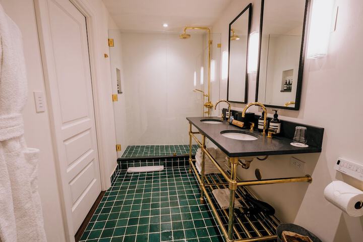 Room 42 of 64
