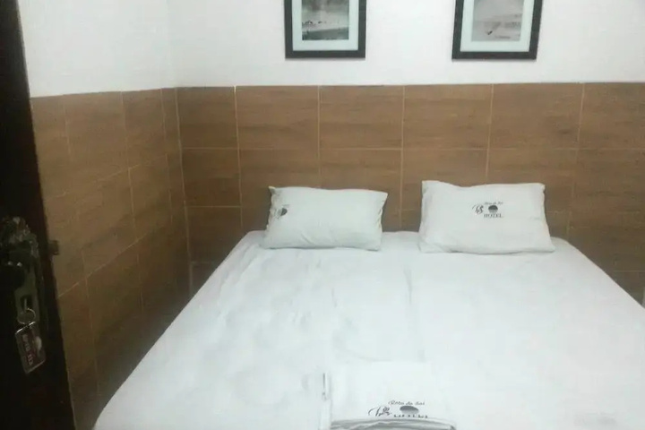 Room 3 of 25
