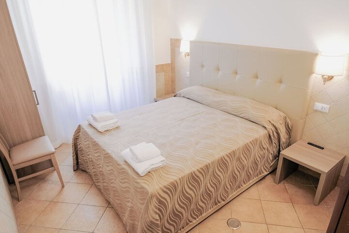 Room 8 of 63