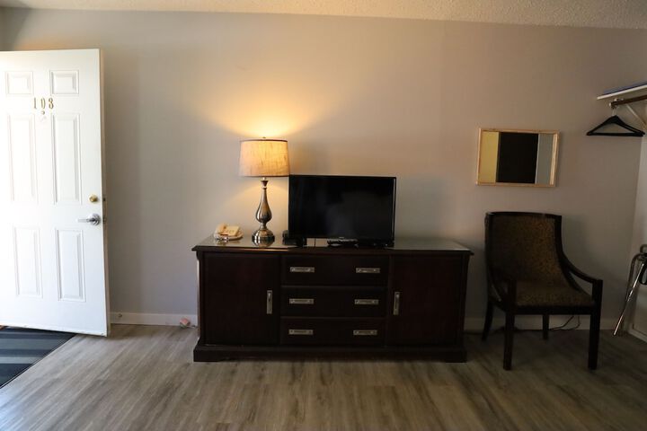Room 9 of 34