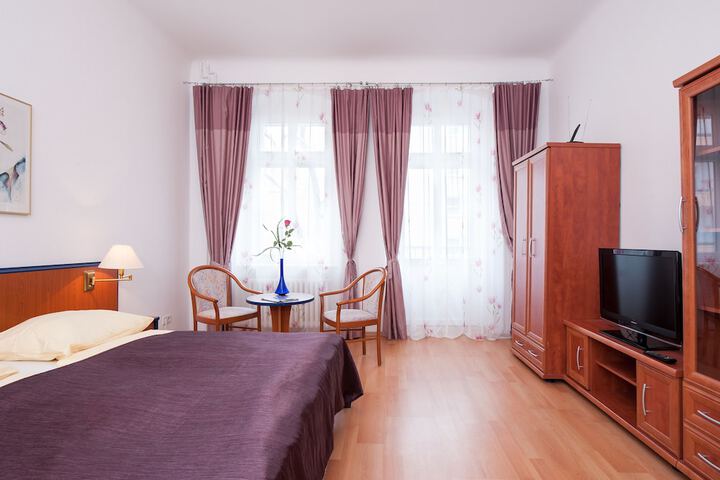 Room 11 of 25