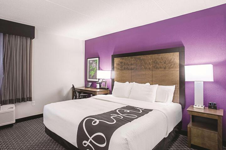 1 King Bed (14 of 14)