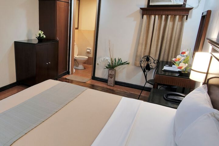 Room 25 of 53