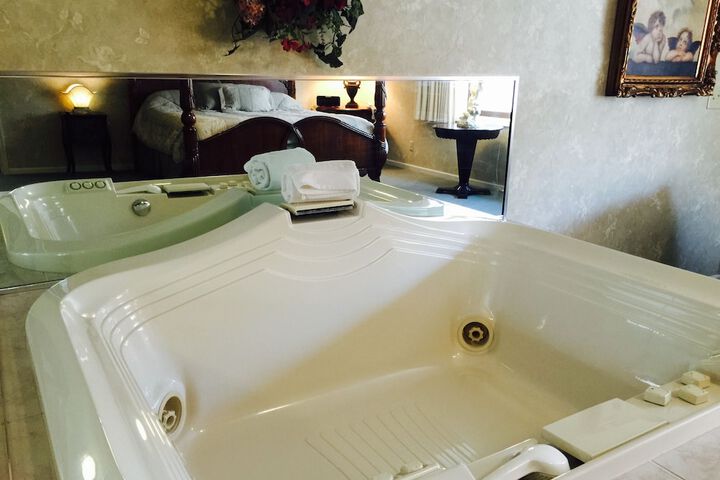 Hot Tub 34 of 52