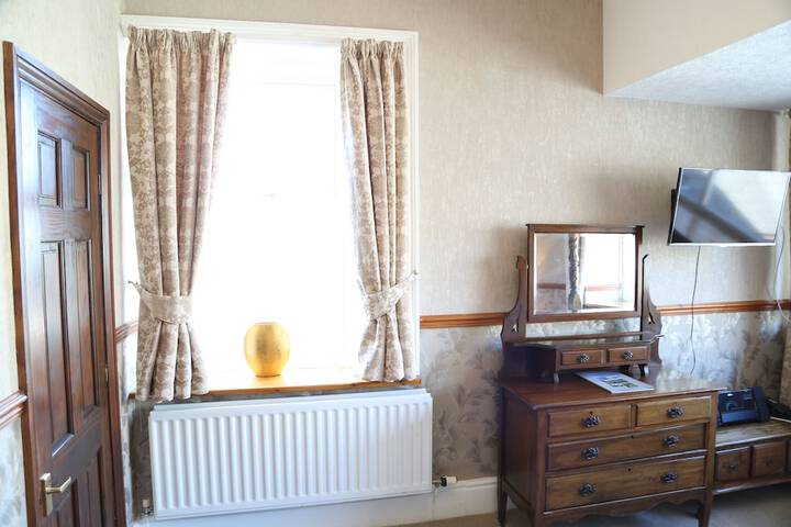 Room 12 of 37