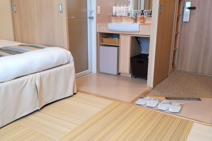 Room 15 of 61