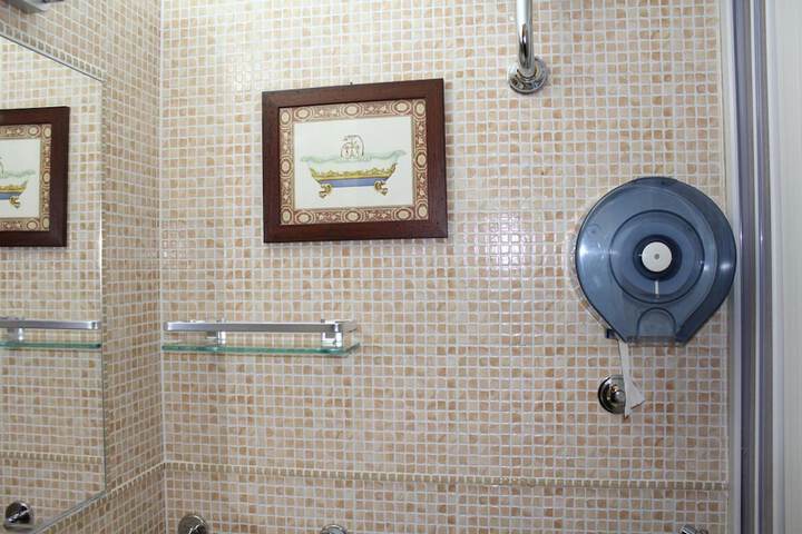 Room 42 of 47