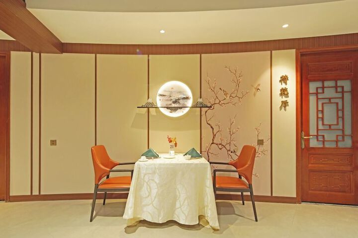 Dining 19 of 22