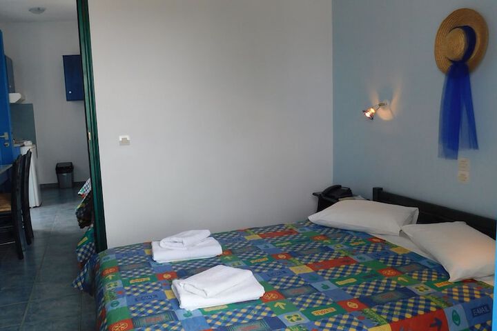Room 6 of 42