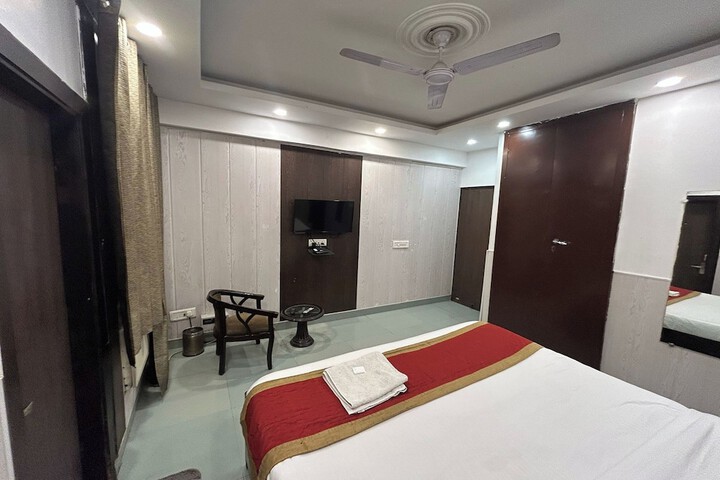 Room 9 of 19