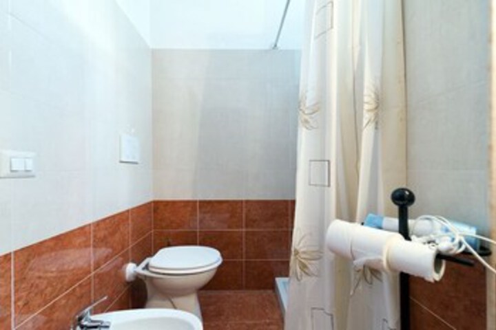 Room 4 of 27