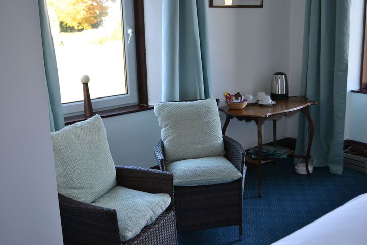 Room 3 of 6