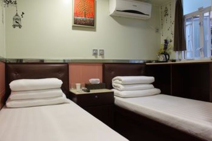 Room 17 of 25