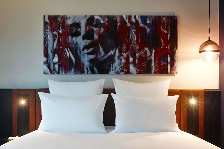 Room 16 of 64