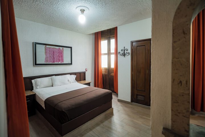 Room 14 of 76
