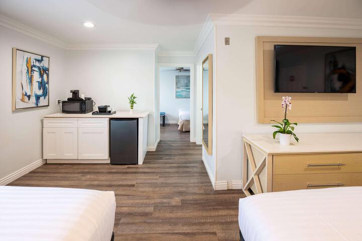 1 Queen Bed Room (4 of 19)