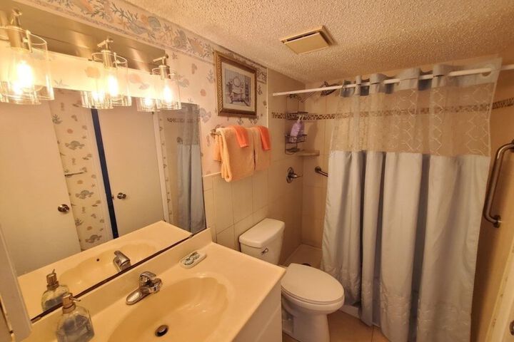 Room 10 of 14