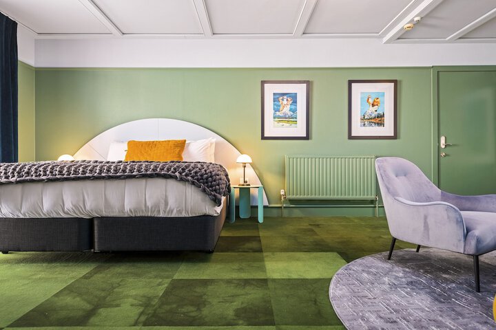 Room 6 of 32