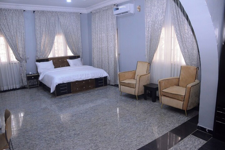 Room 26 of 79
