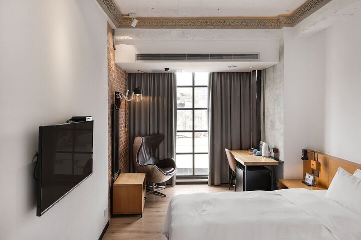 Room 68 of 151