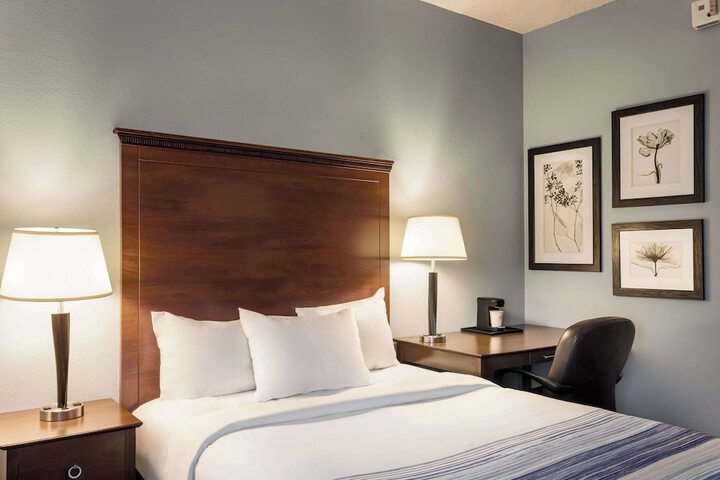 2 Queen Beds (2 of 20)