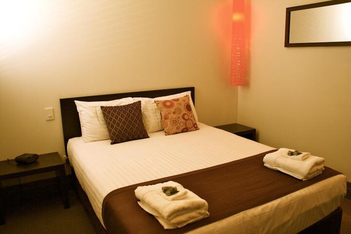 Room 11 of 28