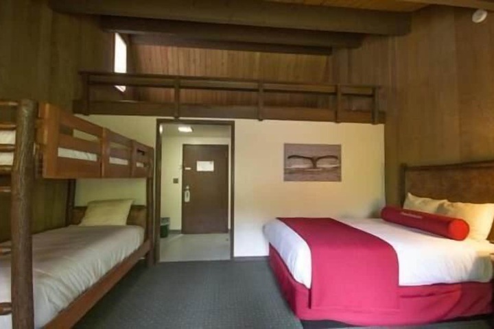Room 4 of 40