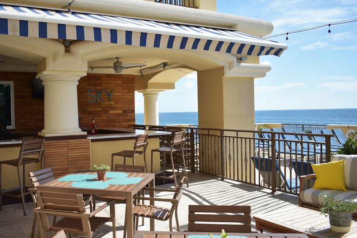 Poolside bar