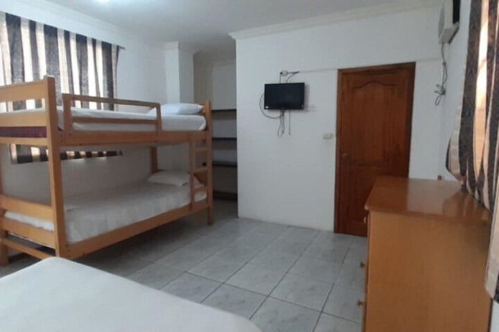 Room 6 of 25
