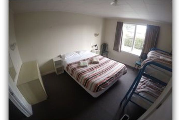 Room 4 of 11