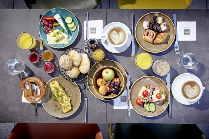 Breakfast/Coffee Service 33 of 43