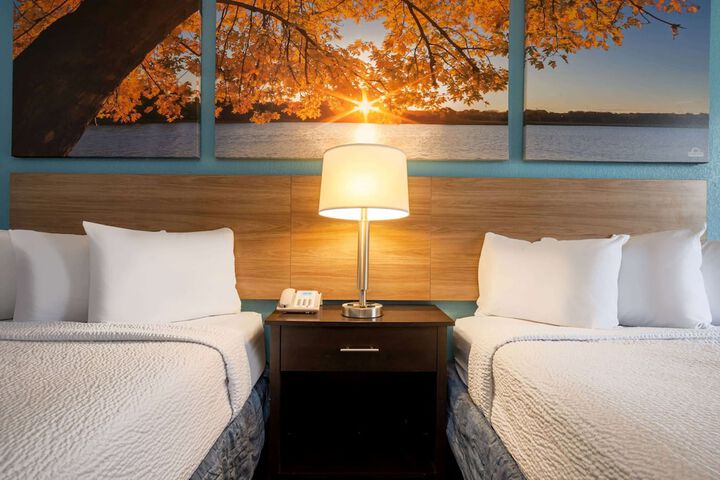 2 Double Beds (7 of 8)