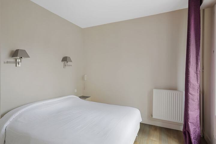 Room 10 of 26