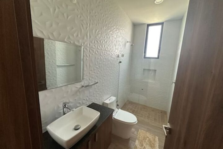 Room 35 of 60